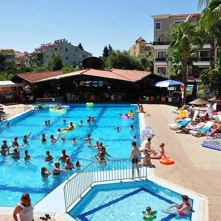 Club Turquoise מלון דירות 4*